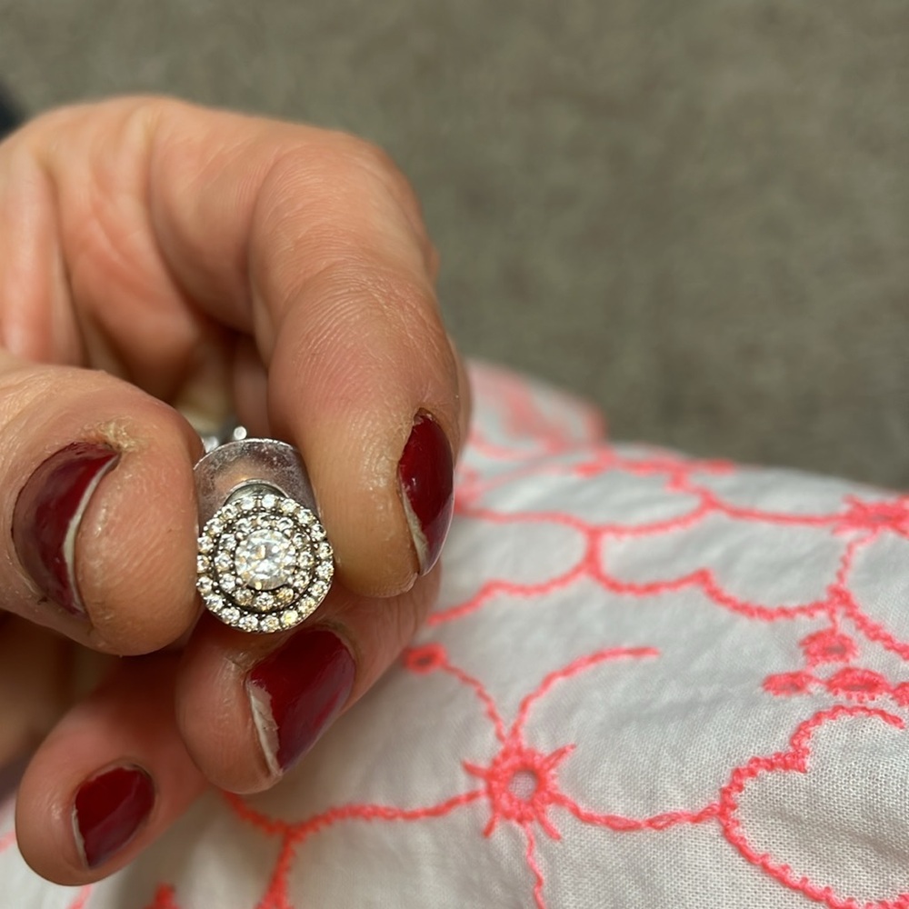 Diamond studs - Picture 3 of 6